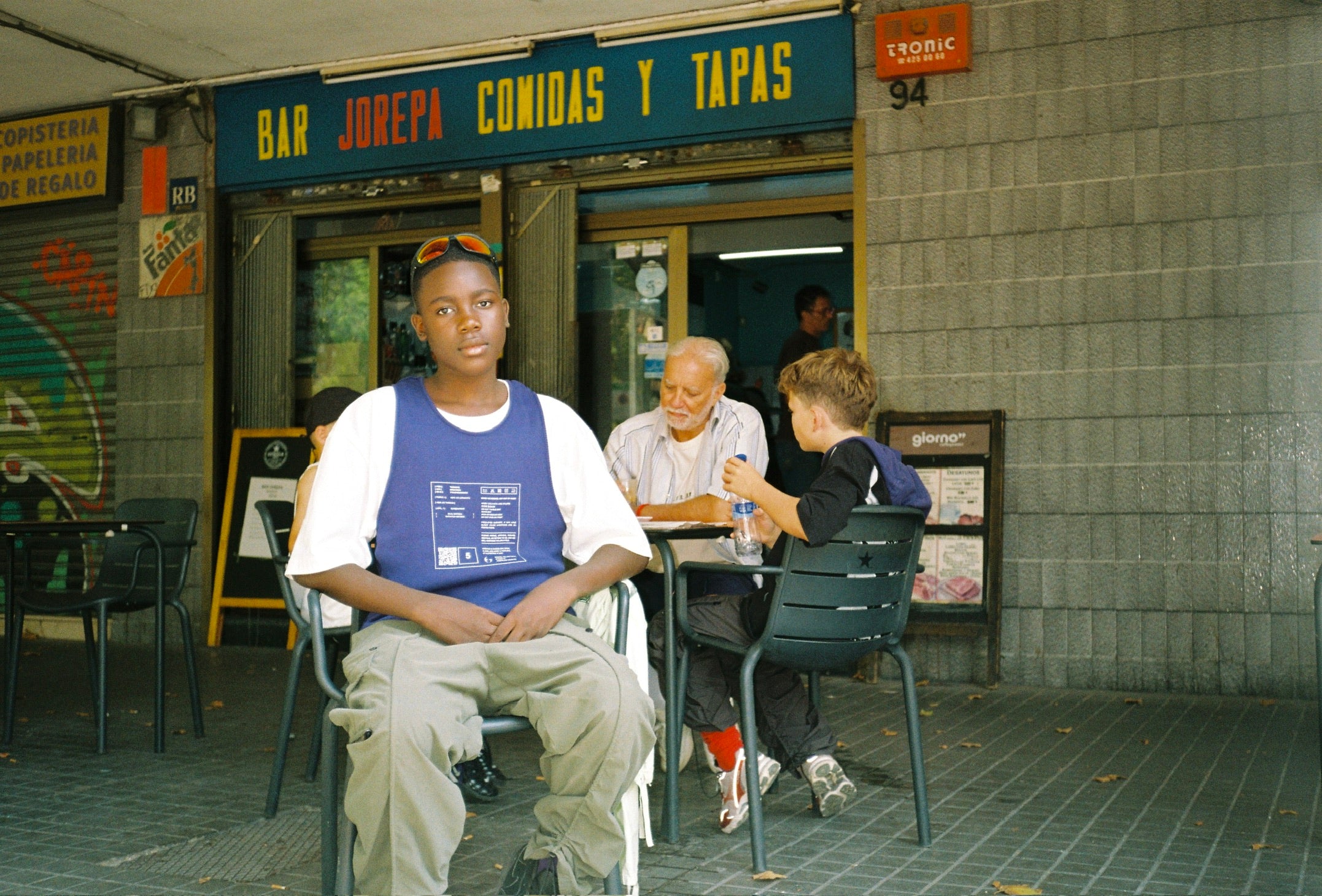 GOSPEL ESTUDIOS: A LA FRESCA: THE STREETS AS SPAIN'S LIVINGROOM (Fig. 1)