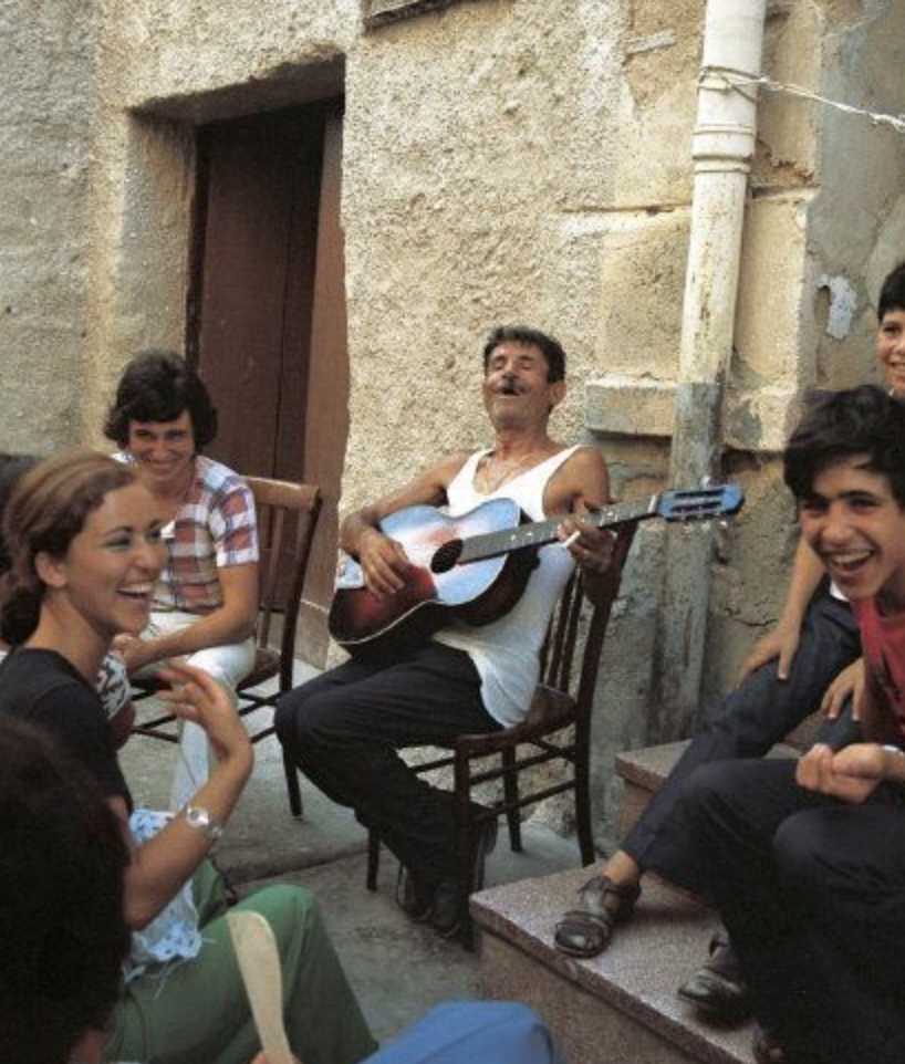 GOSPEL ESTUDIOS: A LA FRESCA: THE STREETS AS SPAIN'S LIVINGROOM (Fig. 2)