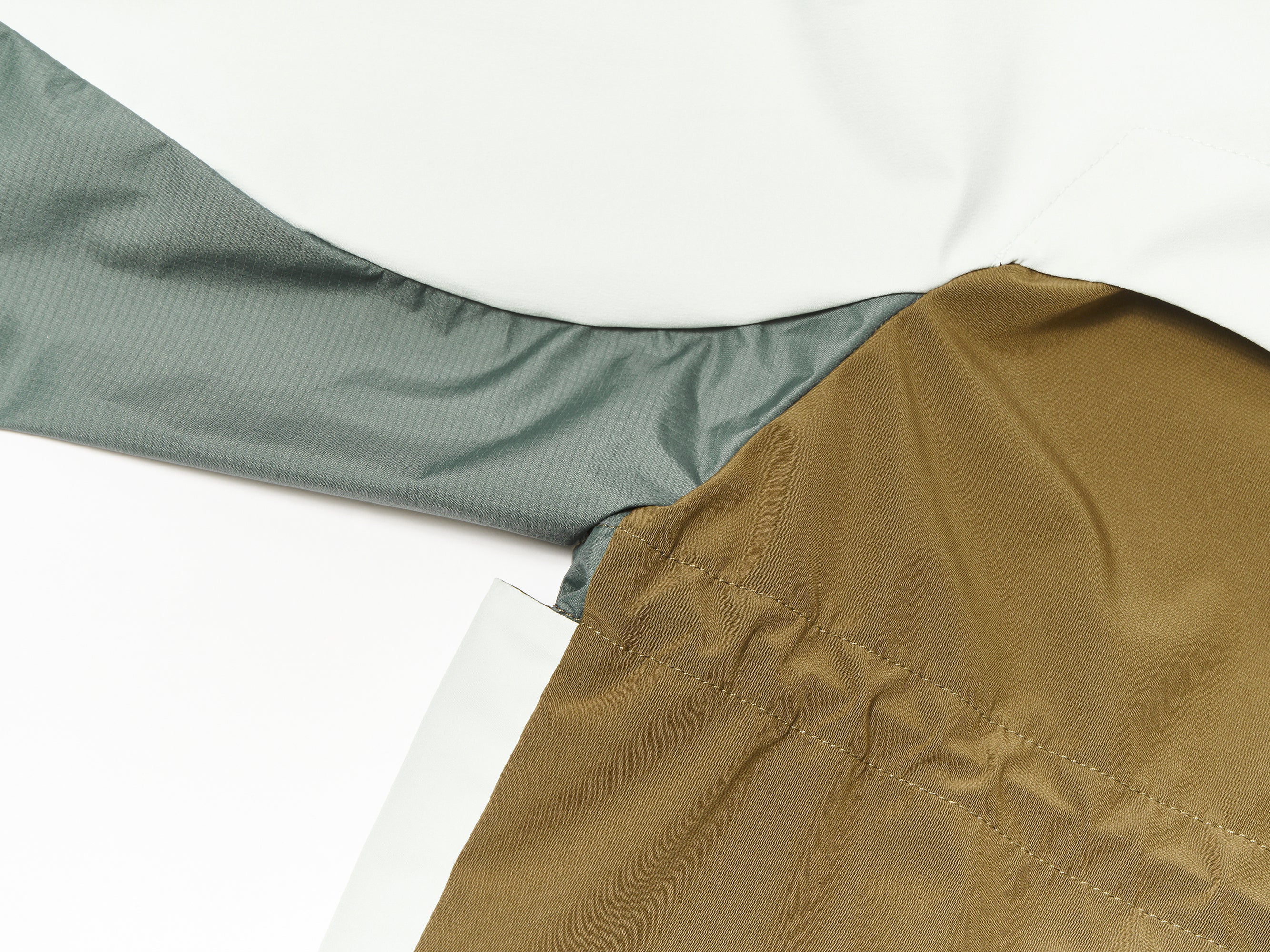 GOSPEL ESTUDIOS: JALOQUE ARLEQUÍN WINDBREAKER (Fig. 1)