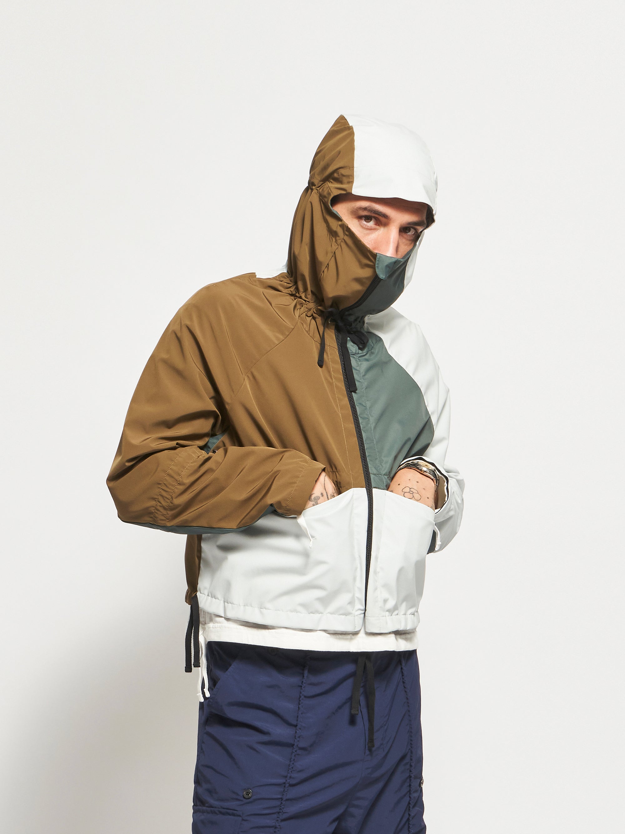 GOSPEL ESTUDIOS: JALOQUE ARLEQUÍN WINDBREAKER (Fig. 1)