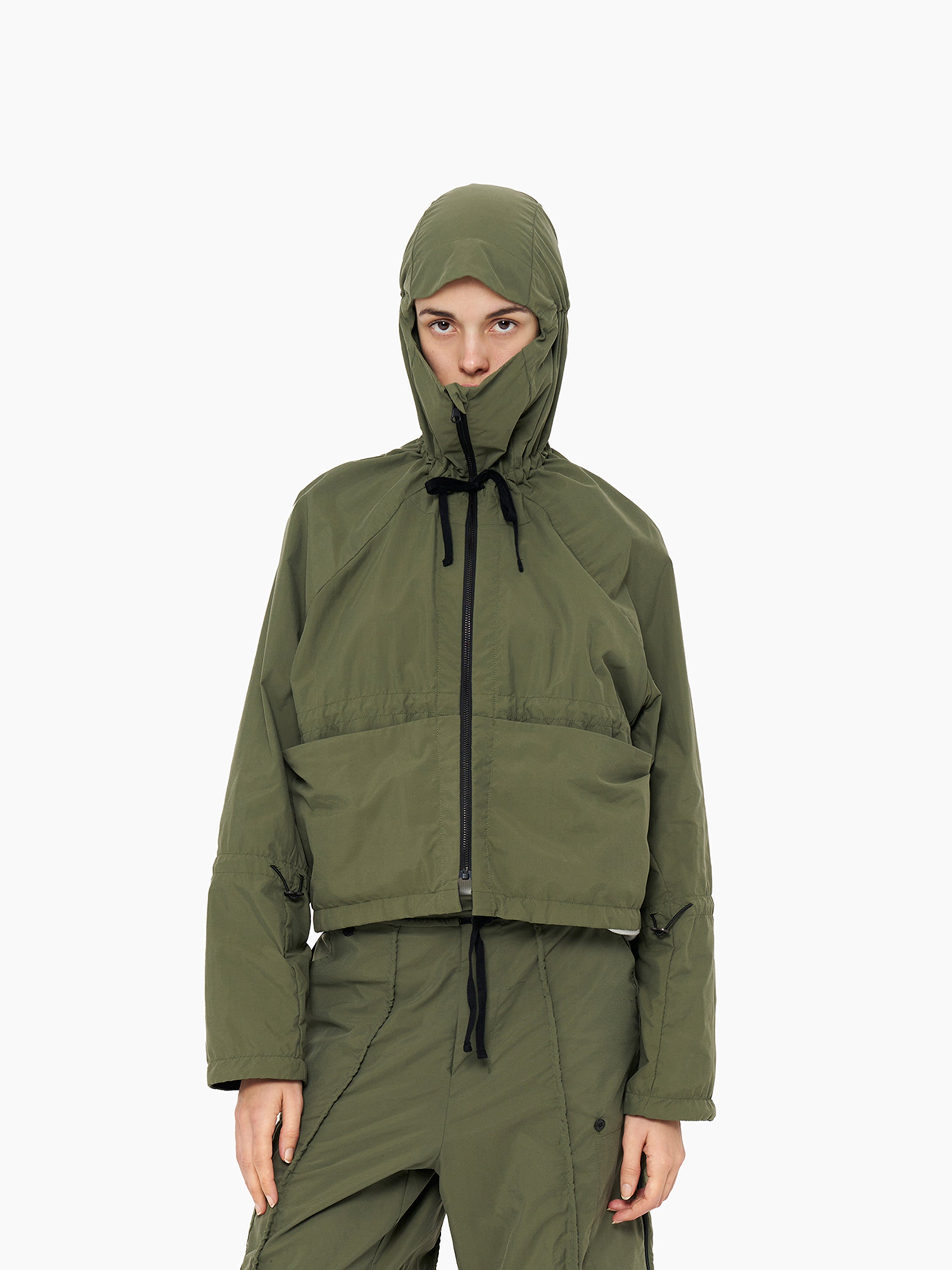 GOSPEL ESTUDIOS: JALOQUE PANTANO WINDBREAKER (Fig. 1)