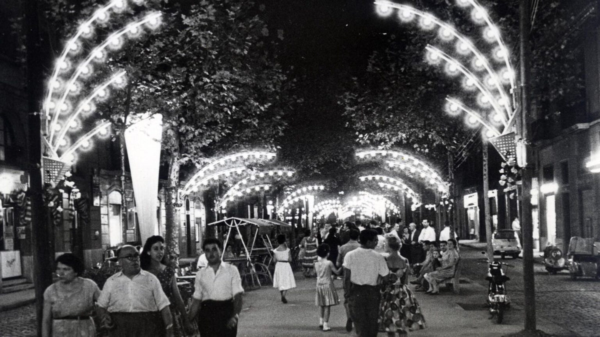 GOSPEL ESTUDIOS: Sopar Popular at Can Gospel: Festes de Poblenou (Fig. 1)