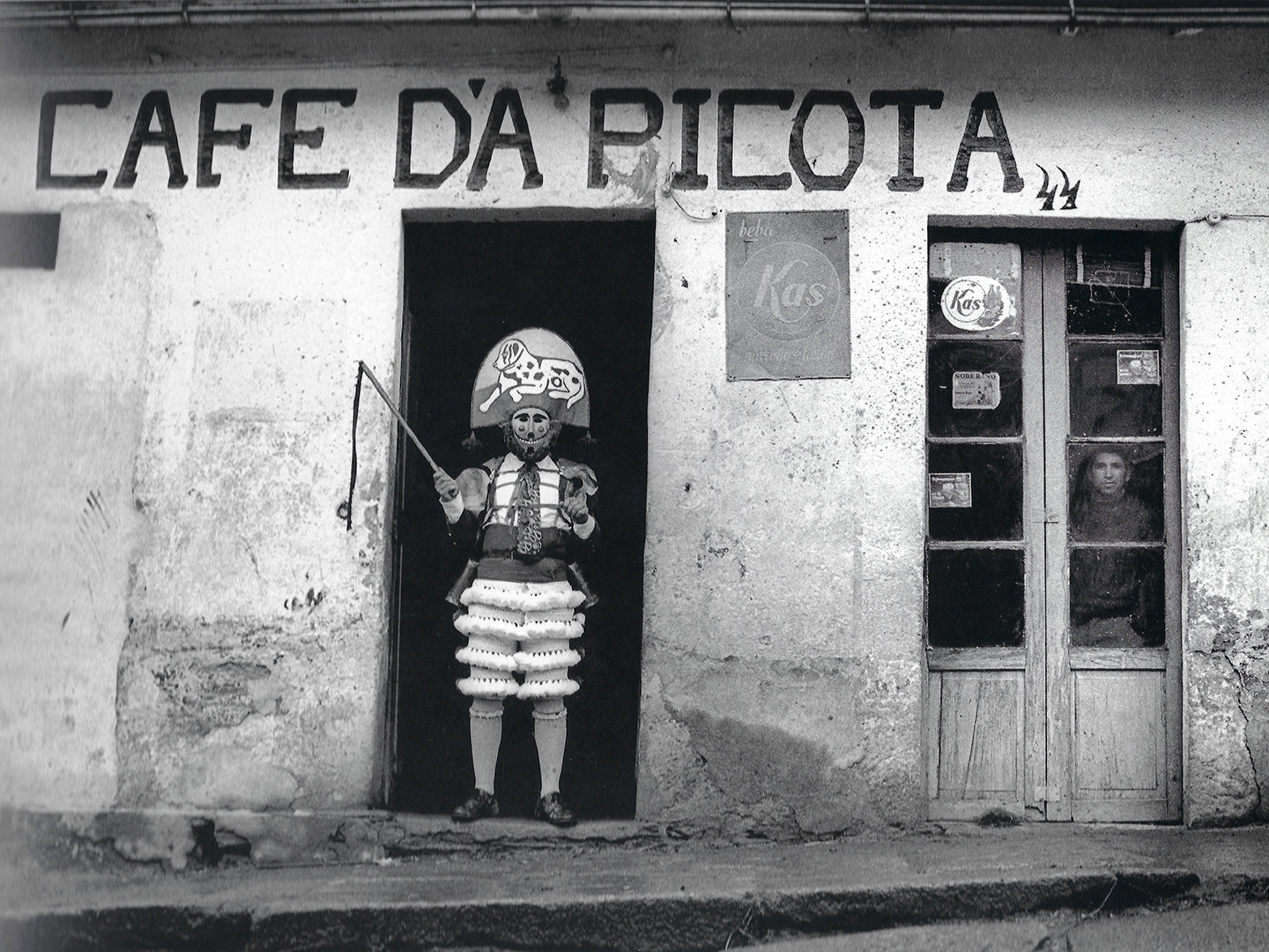 GOSPEL ESTUDIOS: REFERENCIAS: EXPLORING THE MASK IN THE WORK OF CRISTINA GARCIA RODERO (Fig. 1)