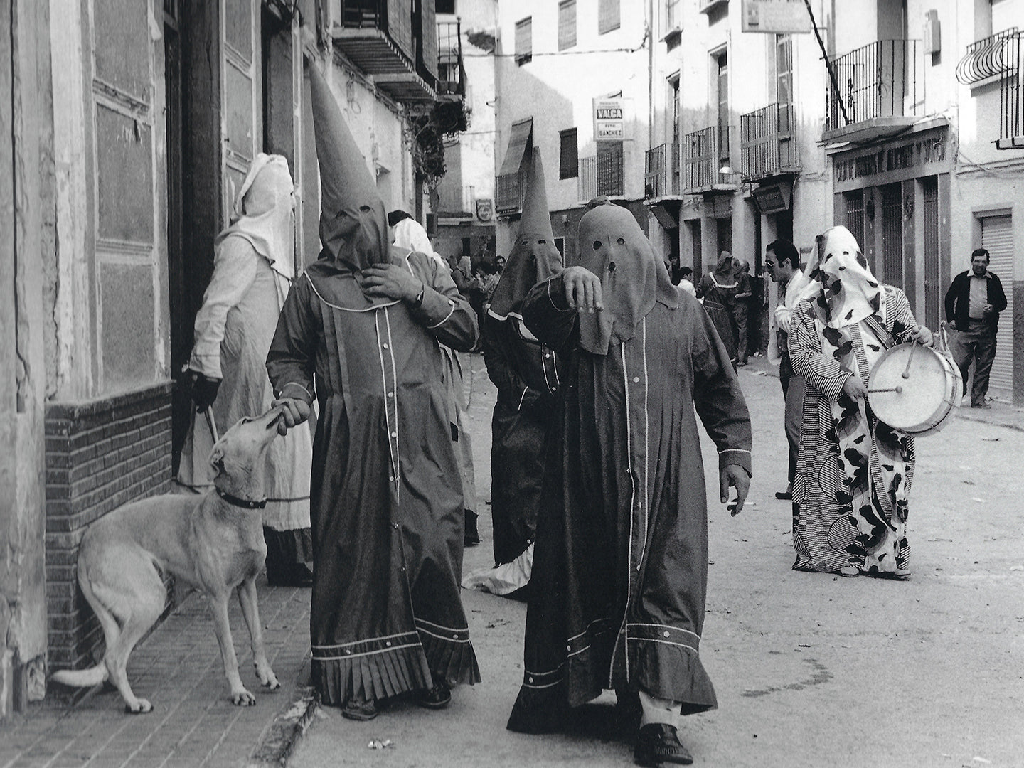 GOSPEL ESTUDIOS: REFERENCIAS: EXPLORING THE MASK IN THE WORK OF CRISTINA GARCIA RODERO (Fig. 1)