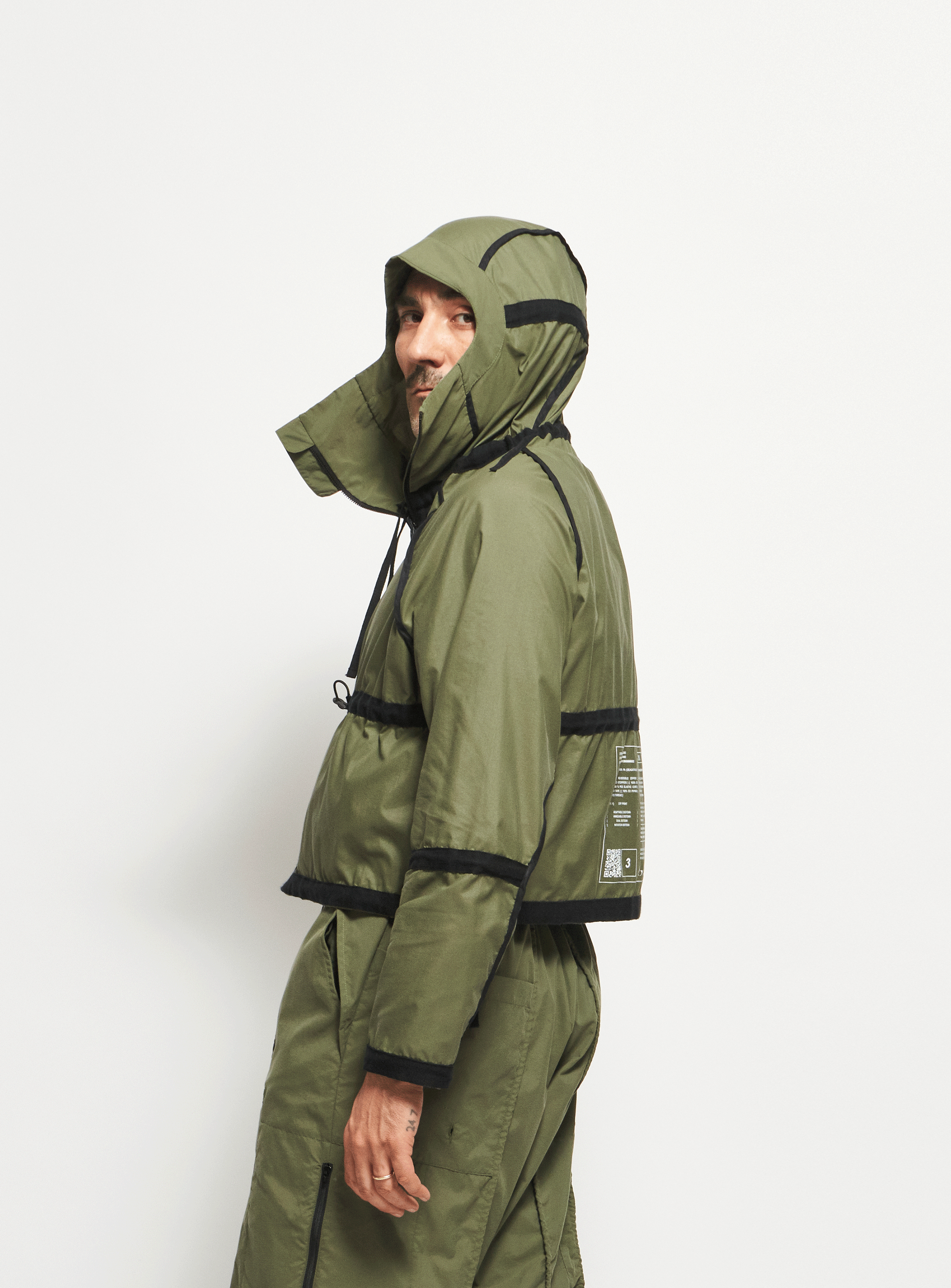 GOSPEL ESTUDIOS: JALOQUE PANTANO WINDBREAKER (Fig. 2)